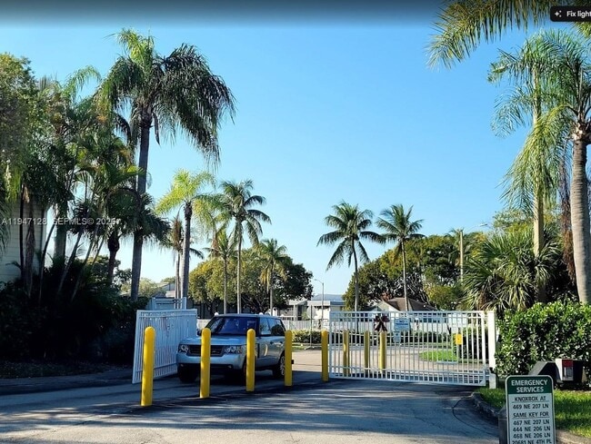 Building Photo - 468 NE 206th Ln