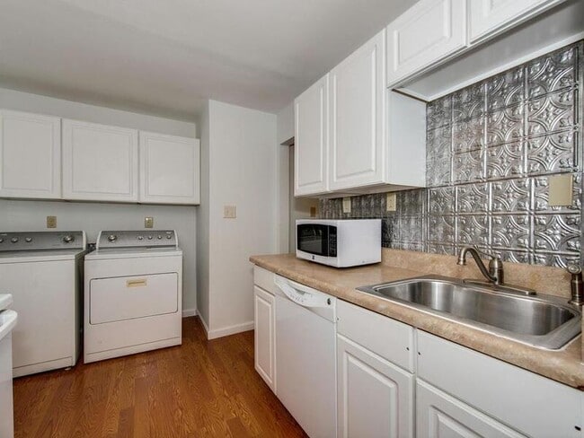 Building Photo - 5113 Valley Stream Rd