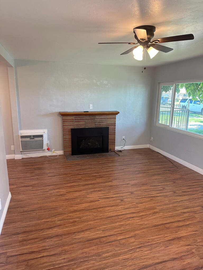 Building Photo - 646 W Peralta Way