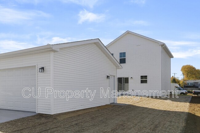 Building Photo - 1316 S Smith Rd