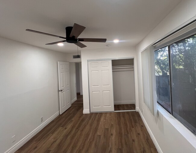 Building Photo - Modern 2-Bedroom Apartment in Gated Van Nu...