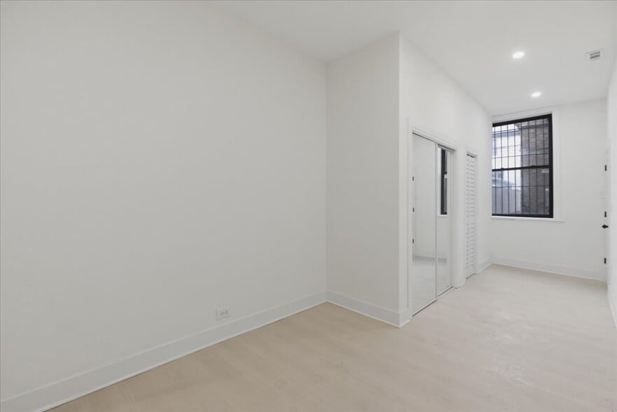 Building Photo - 4004 N Bell Ave