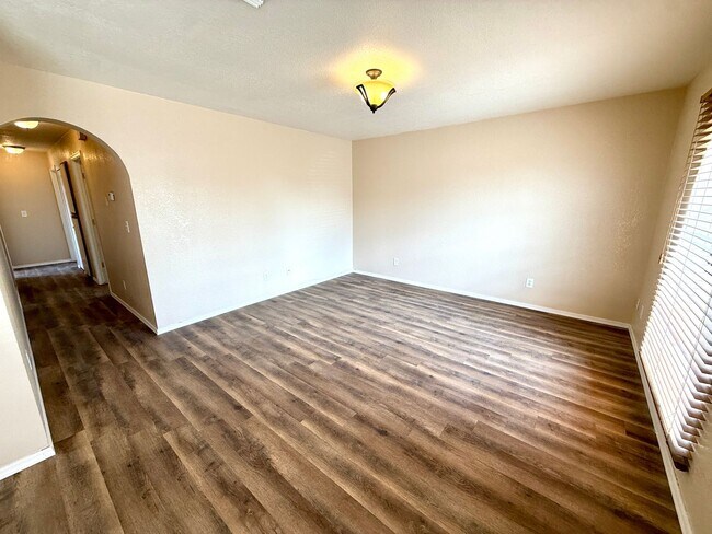 Building Photo - Cute 3 Bedroom 2 Bathroom House in Hualapa...