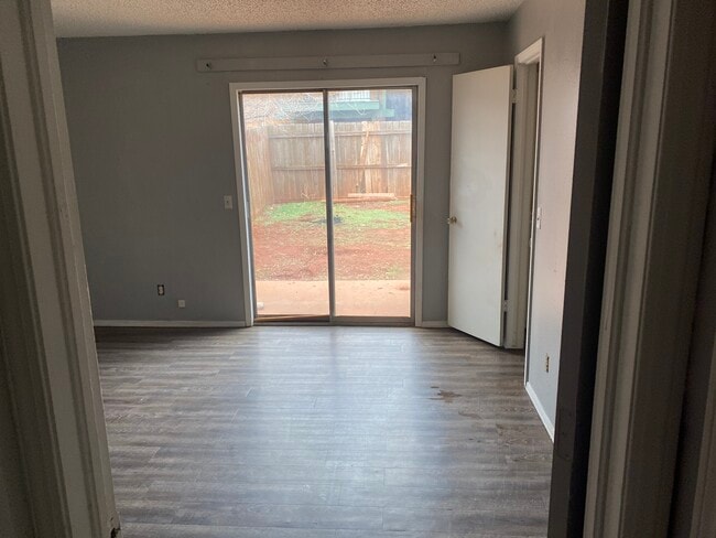 Building Photo - 112 Brookview Dr