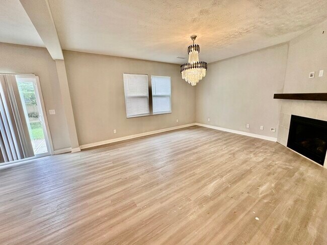 Building Photo - 1287 Bristol Pl