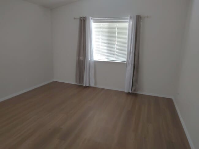 Building Photo - Great Home in Glendale