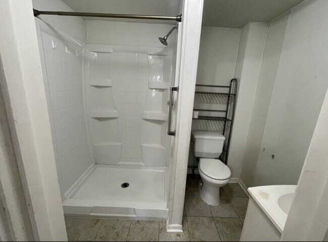 Building Photo - 426 E Benton St