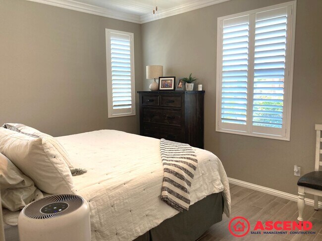 Building Photo - Elegant 3BD/2.5BA Home with Office Space in the Prestigious Highgate HOA Community!