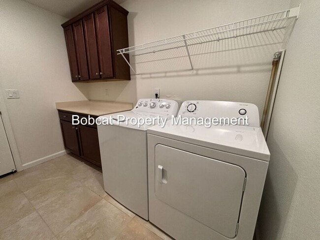 Building Photo - 100 Deschutes Dr