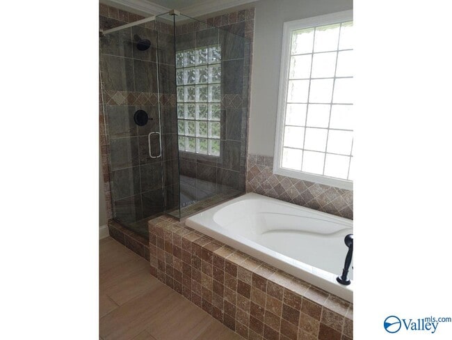 Building Photo - 3102 Connomara Ct SE