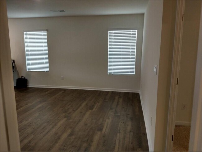 Building Photo - 51 Lk Ter Dr