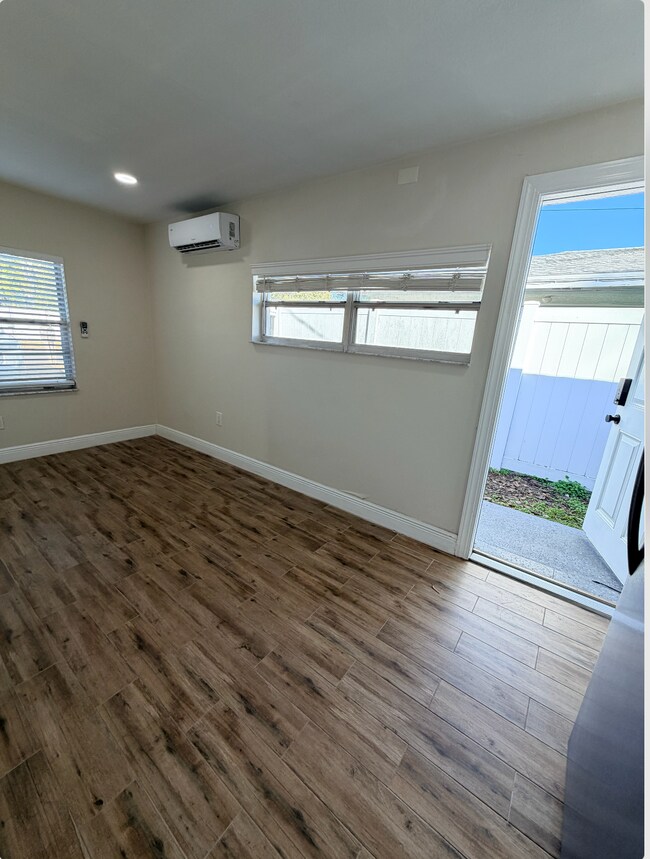 Building Photo - Midtown Studio