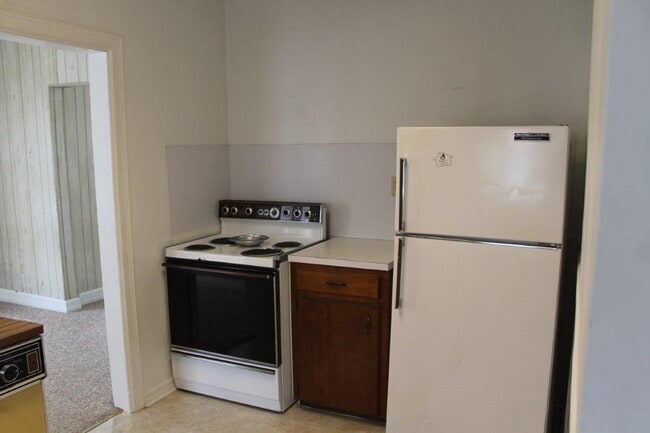 Building Photo - 471 Elm Ave