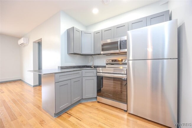 Building Photo - 530 Main St