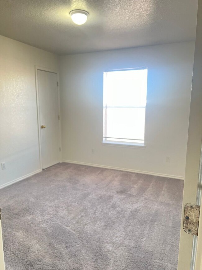 Building Photo - 2700 Edgefield St