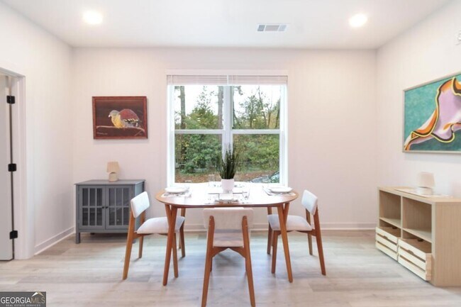 Building Photo - 240 Martha Dr