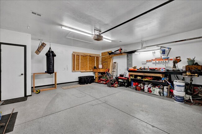 Building Photo - 8601 SW 45th Terrace