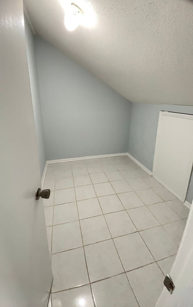 Building Photo - Very cute 2 bedroom/2 bath unfurnished condo