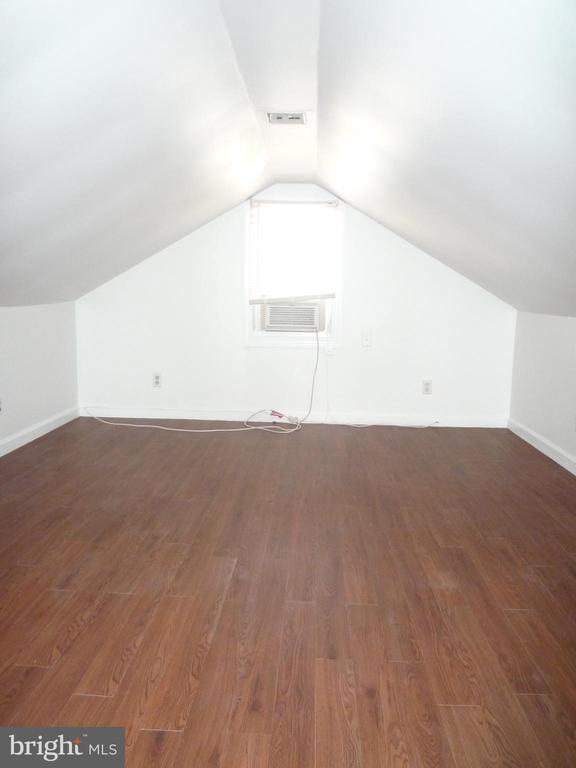 Building Photo - 104 Greenway St