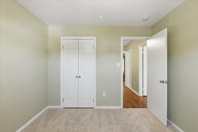 Building Photo - Comfortable Single-Family Home with Functional Layout and Outdoor Space