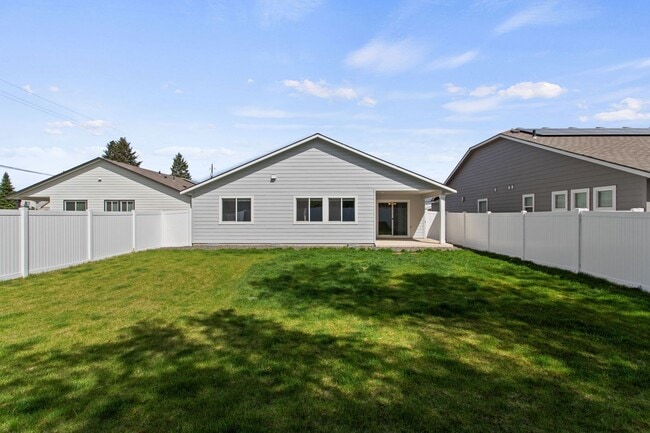 Building Photo - Stunning 3 Bed, 2 Bath Rancher in Spokane Valley!
