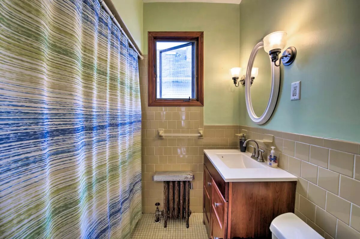 Building Photo - 36 Pembroke Ave