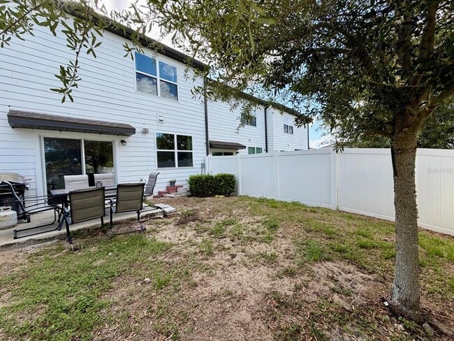 Building Photo - 653 Madison Dr