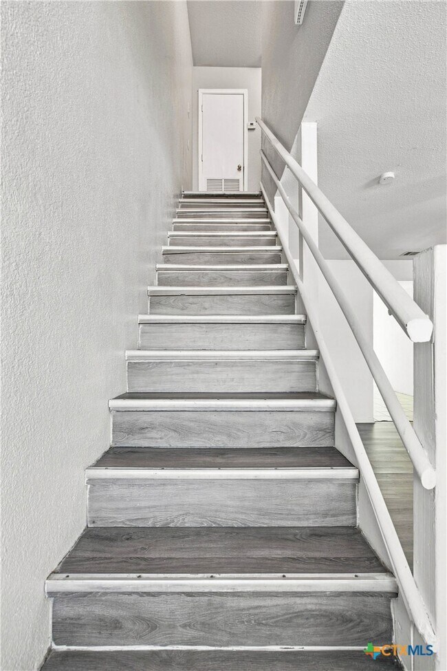 Building Photo - 3410 Victoria Cir
