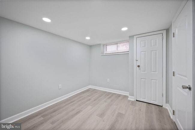 Building Photo - 328 S Macon St.