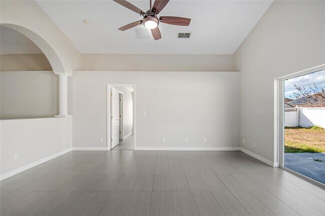 Building Photo - 4655 Doral Park Ave