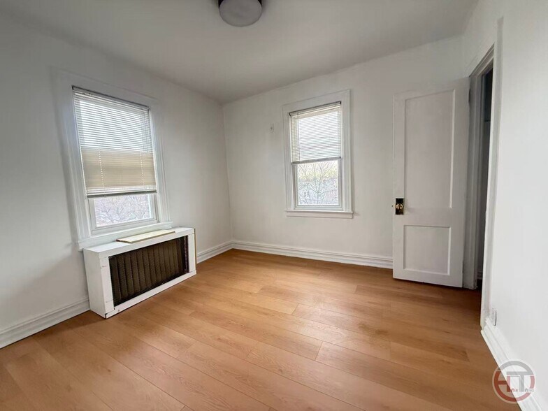 Building Photo - 3070 Coddington Ave