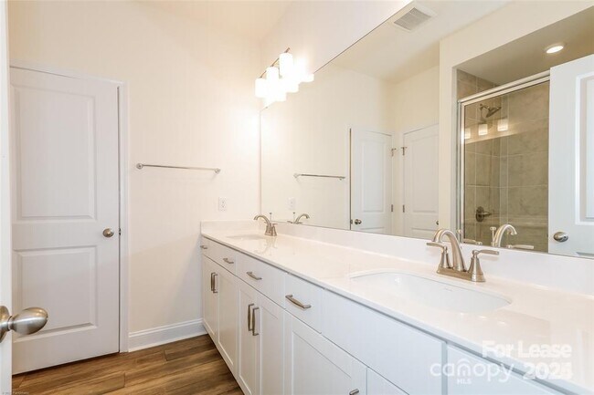 Building Photo - 256 Freeland Pk Dr