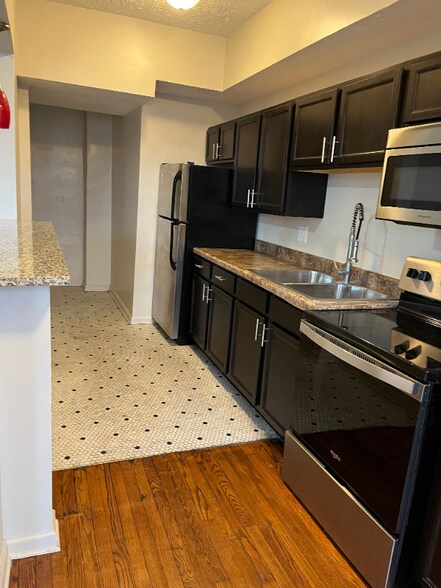 Building Photo - 1 W 28th St