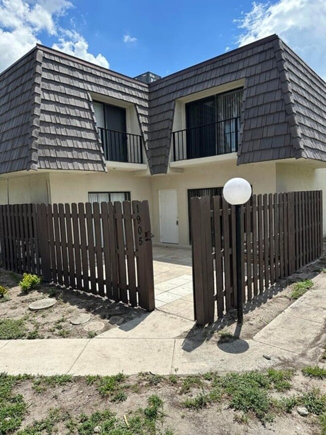 Building Photo - 1917 N Congress Ave