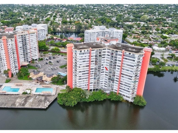 Building Photo - 1301 NE Miami Gardens Dr