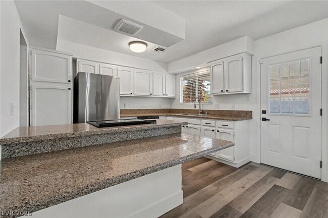 Building Photo - 1319 S Lindell Rd