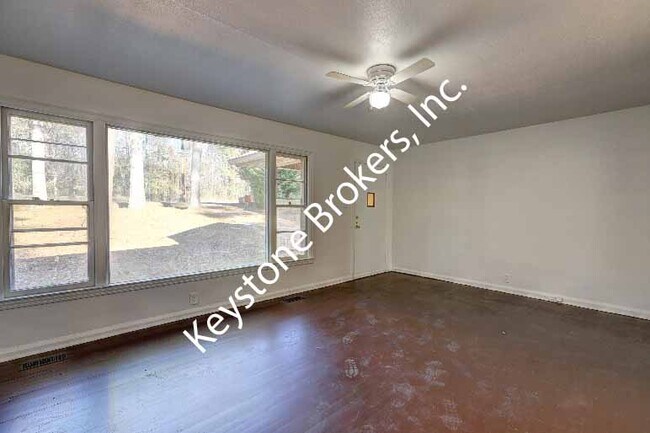 Building Photo - 1752 Upper River Rd