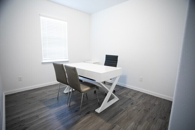 Building Photo - 4555 Foxton Ln