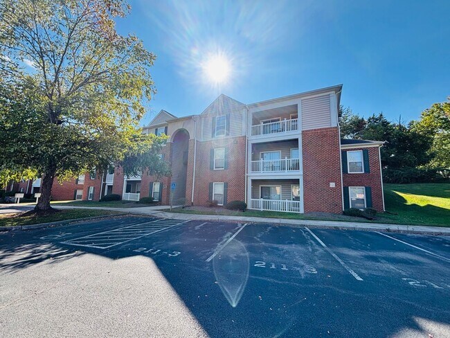 Building Photo - 211 S Knollwood Dr