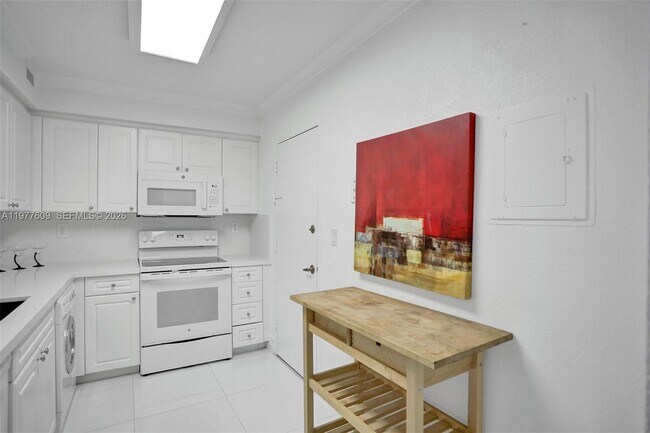 Building Photo - 2501 S Ocean Dr