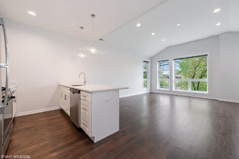 Building Photo - 4943 S Saint Lawrence Ave