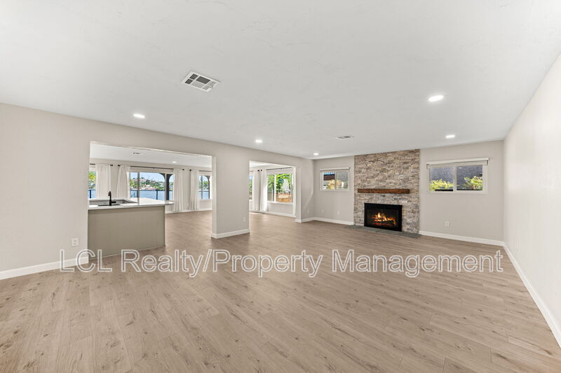 Building Photo - 29880 Longhorn Dr