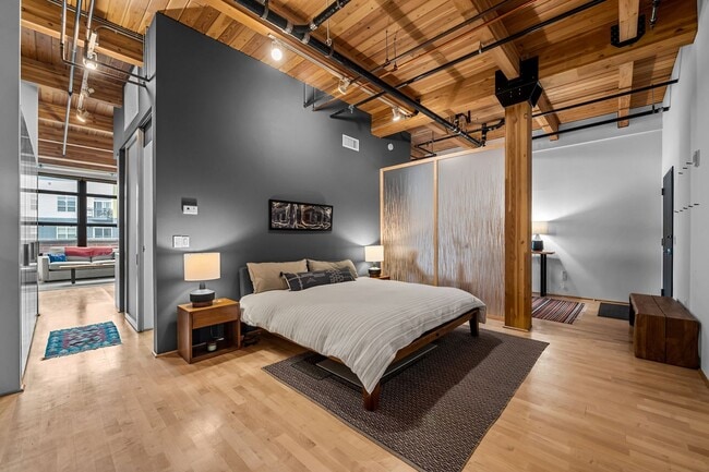 Building Photo - Gorgeous One Bedroom Luxury Condo in Ballp...