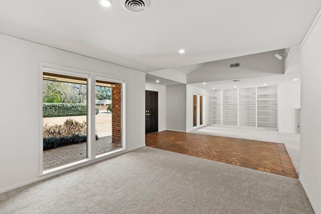 Building Photo - 365 Piney Point Rd