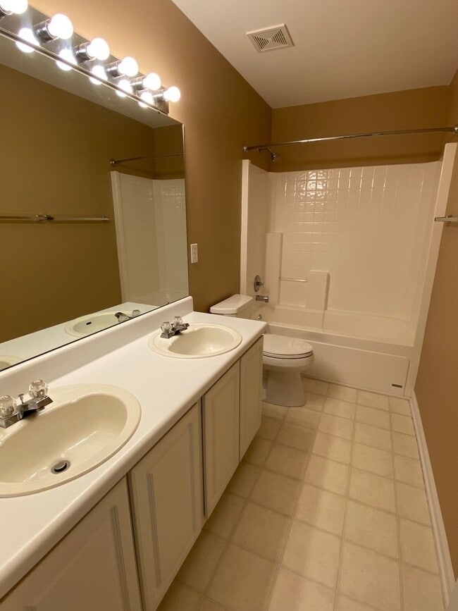 Building Photo - Simpsonville