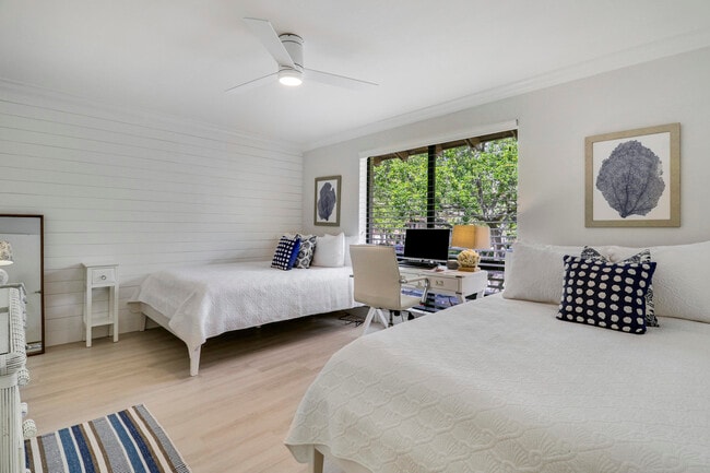 Building Photo - 438 Brackenwood Ln S