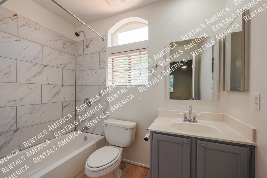 Building Photo - 4683 W Ivanhoe St