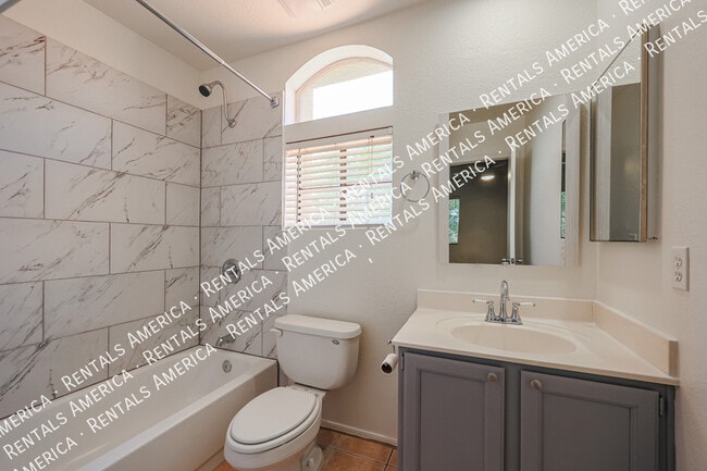 Building Photo - 4683 W Ivanhoe St