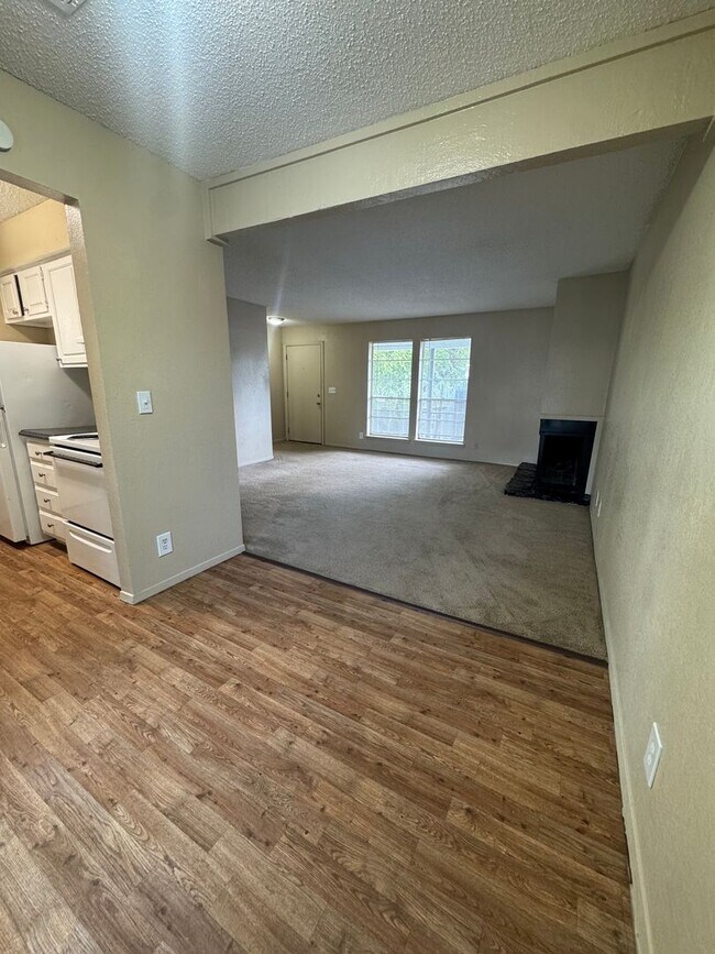 Building Photo - 2411 E 55th Pl