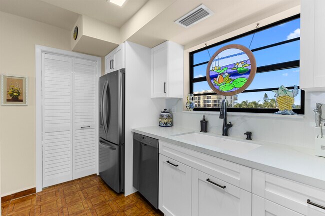 Building Photo - 3951 N Ocean Blvd